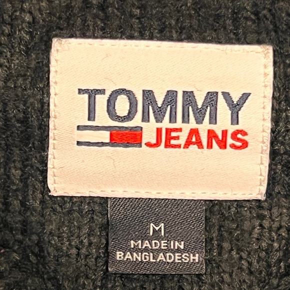 Tommy Hilfiger Cropped Black Sweater Yellow Daisies Embroidered – Size M - Picture 4 of 9